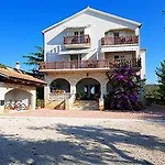 & Restaurant Matanovi Dvori Konukevi Sukošan