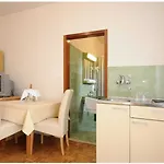 & Restaurant Matanovi Dvori Konukevi 4*