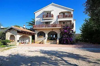 & Restaurant Matanovi Dvori Vendégház Sukošan