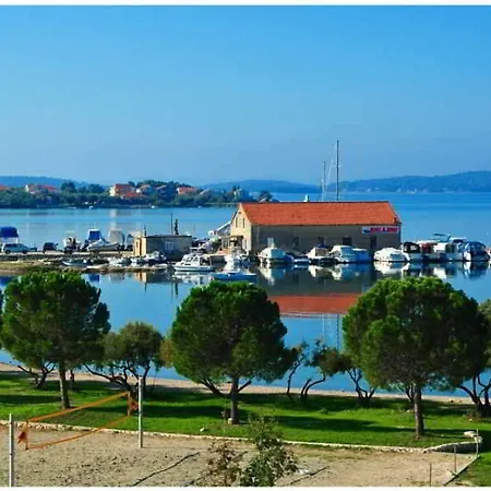 Πανσιόν & Restaurant Matanovi Dvori Sukošan