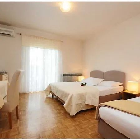 & Restaurant Matanovi Dvori Vendégház Sukošan