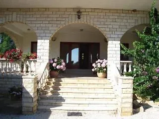 & Restaurant Matanovi Dvori Gostinjska kuća Sukosan