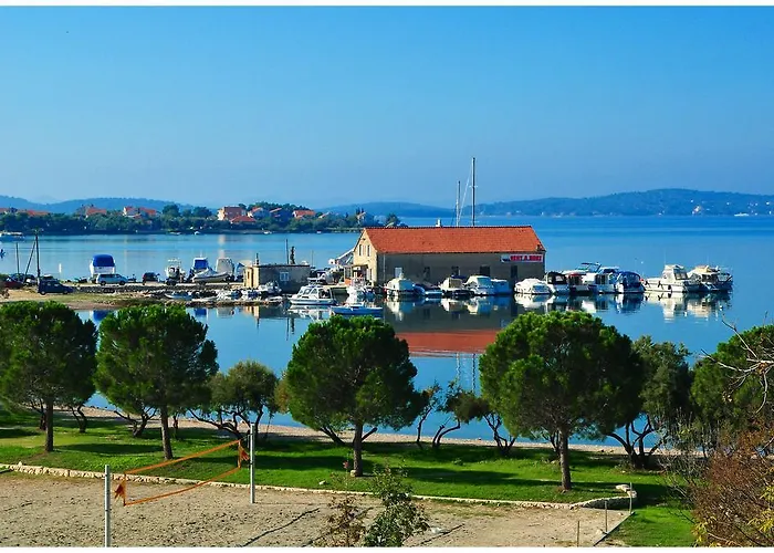 & Restaurant Matanovi Dvori Guest house Sukosan