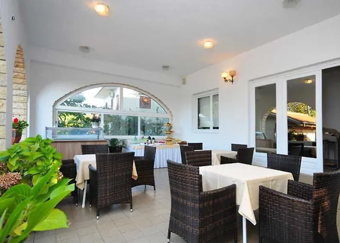 & Restaurant Matanovi Dvori 4* Sukosan